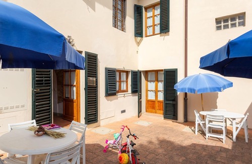 Mercatale Val di Pesa Villa | Cosy apartment in villa with pool, WIFI, TV, patio and parking, close to Greve In Chianti