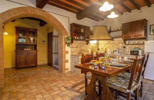 Poggiarello Villa | Cosy apartment in villa with pool, WIFI, TV, terrace and pets allowed, close to San Gimignano