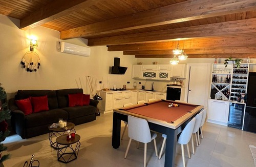 Lanzara Cottage | Cozy and intimate retreat to relax and indulge in quality time.