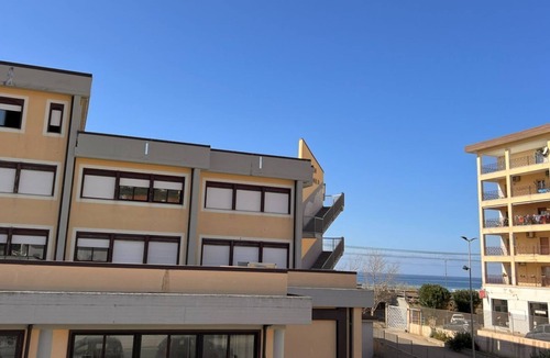 Paola Apartment | Cozy and modern apartment a stone's throw from the sea
