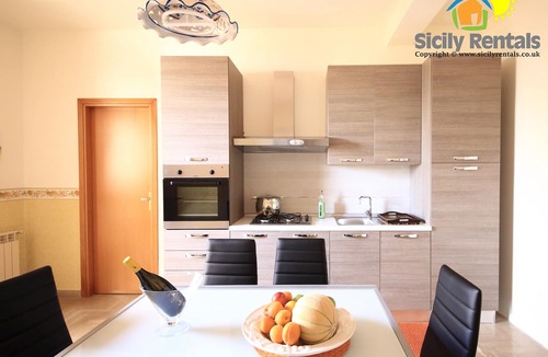 Ribera Apartment | Cozy apartment few minutes driving from beach paradises