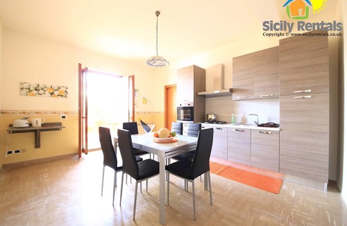Ribera Apartment | Cozy apartment few minutes driving from beach paradises