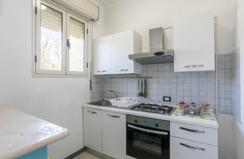 Cava dʼAliga Apartment | Cozy apartment in Cava D'Aliga with WiFi