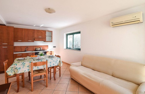 Portigliola Apartment | Cozy apartment in Portigliola with WiFi