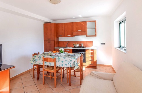 Portigliola Apartment | Cozy apartment in Portigliola with WiFi
