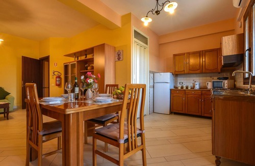 Trappeto Apartment | Cozy apartment in Trappeto with WiFi
