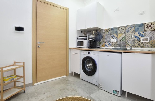 Isola delle Femmine House | Cozy home in Isola delle femmine with WiFi