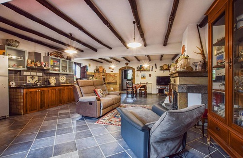 Gaggi House | Cozy home in Gaggi with sauna