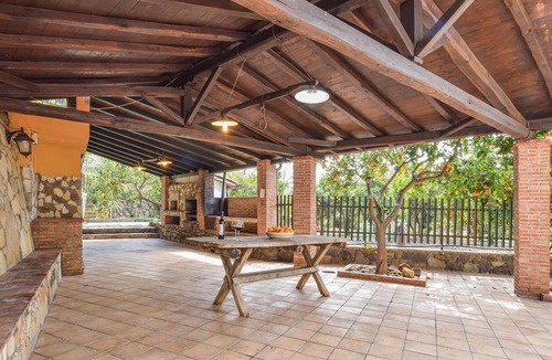 Gaggi House | Cozy home in Gaggi with sauna
