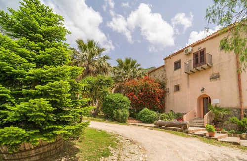 San Giuseppe Jato House | Cozy home in San Giuseppe Jato with outdoor swimming pool