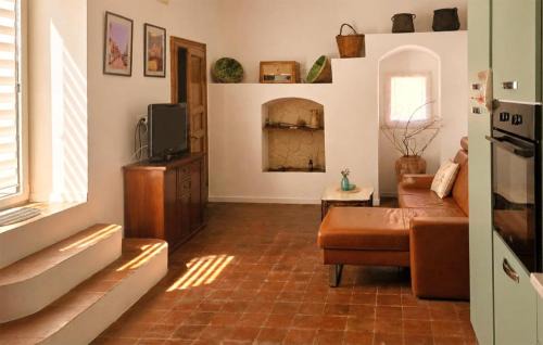 Militello in Val di Catania House | Cozy Home In Militello In Val Di Ca With Wifi