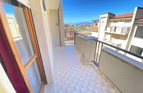Vibo Marina Apartment | Cozy Penthouse with balconies a stone's throw from the station