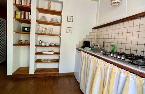 Panza Apartment | "Cypress cottage" with garden, swimming pool and spa hot tub