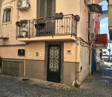 Pozzuoli Apartment | Darsenhouse