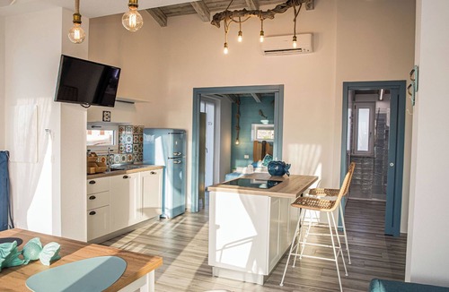 Gioia Tauro Bed & Breakfast | Deluxe Mistral Apartment - Sea View