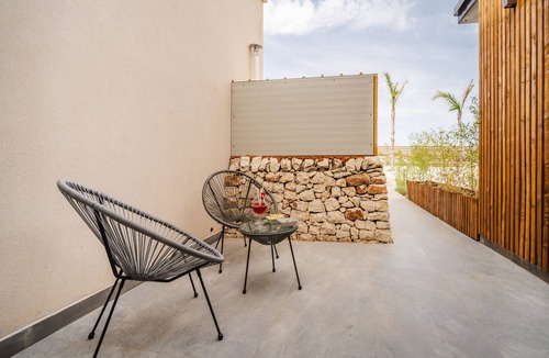 Ragusa Condo | Deluxe room Private veranda, convenient, comfortable and suitable for 2persons