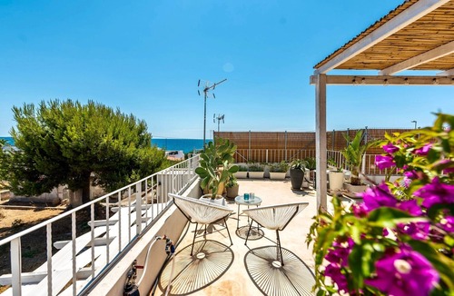 Capilungo House | Design apartment with rooftop by the sea