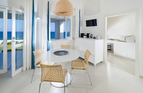 Fontane Bianche Villa | Design sea front villa with mini pool - DiCasaInSicilia