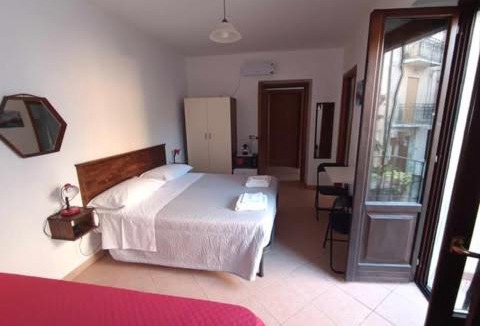 Trecchina Apartment | Desiree's Rooms - n 2 camere con bagno privato e balcone