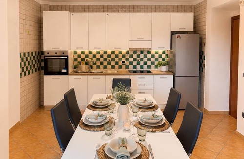 Torre del Greco Villa | Detached cottage within walking distance of the sea. Ideal for families or several people.