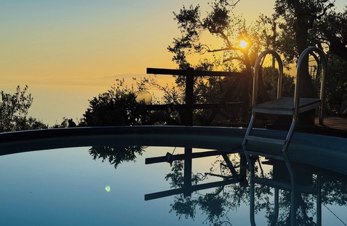 Camogli House | Detached cottage with sea view, large fenced garden and panoramic pool