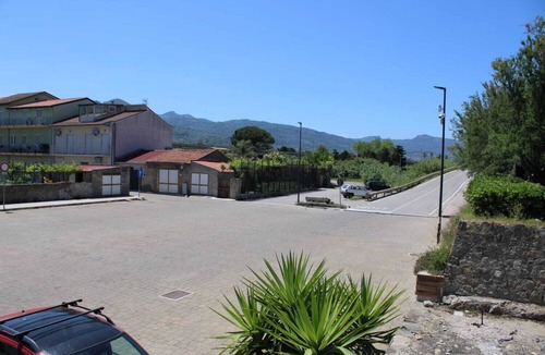Torrenova House | Detached house with children's area and free parking, 3 minutes from the sea.