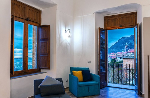 Giungano Apartment | Dimora del Duca Luxury apartment- minutes from Paestum and wonderful beaches