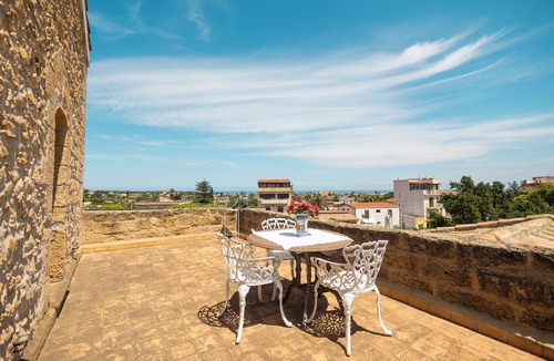 Carini House | Donna Laura Villa Cannamele