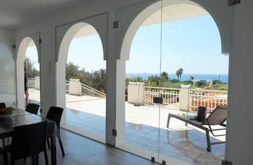 Cava dʼAliga Apartment | Donna Maria