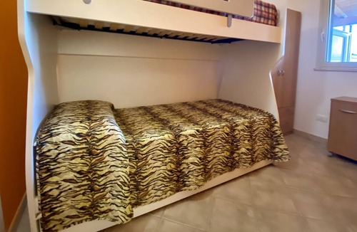 Campofelice di Roccella Apartment | Double room via s. onion 1st 3rd floor room number 8th