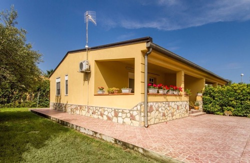Piana Calzata Apartment | Economy Double Room on the ground floor via A. Danna