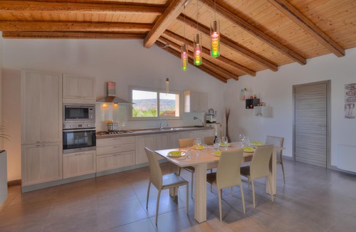 Syracuse Villa | Elegant and modern villa in the countryside with private pool and tennis court