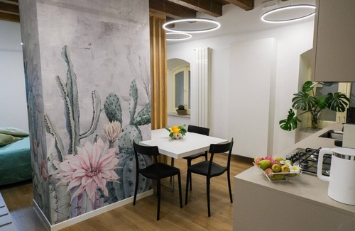Castellammare Vucciria Apartment | Elegant apartment in historic building in the heart of the Kalsa Palermo neighborhood.