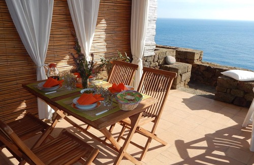 Pantelleria House | Elegant dammuso on the sea