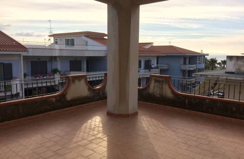 Torregrotta Apartment | Elegant house by the sea with parking.