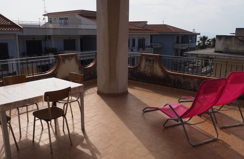 Torregrotta Apartment | Elegant house by the sea with parking.