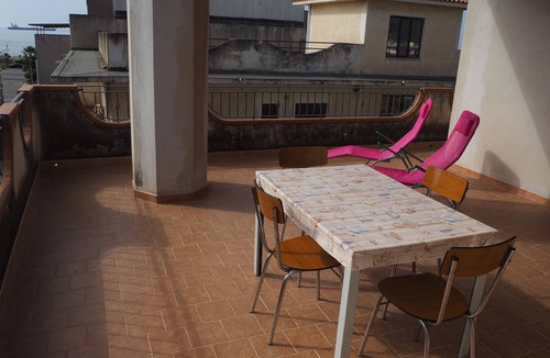 Torregrotta Apartment | Elegant house by the sea with parking.
