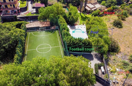 Pedara Villa | Elegant, in the town centre, private swimming pool, football pitch