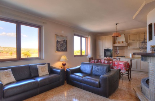 Syracuse Villa | Elegant sizilin villa in the countryside with overflow pool near Siracusa