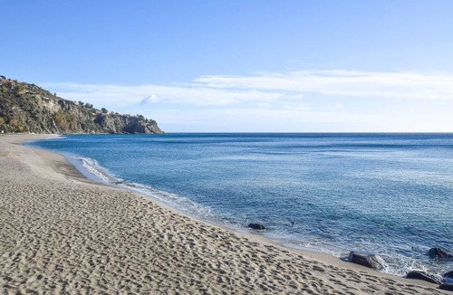 Reggio Calabria House | Enjoy a wonderful stay in this semi-detached house in Galana.