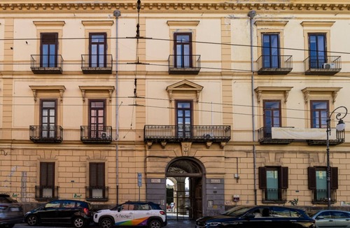 Portici Apartment | Entire Apartment Royal Rooms Portici