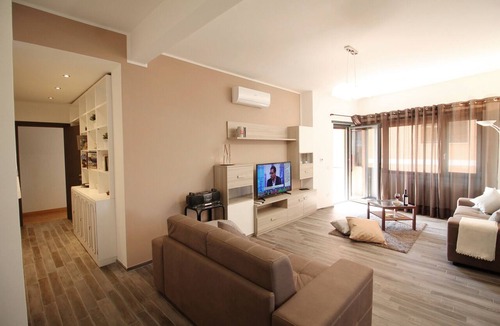 Quartiere XXXI Giuliano Dalmata Apartment | Eur Bright Spacious Apartment with balconies and parking only for small cars