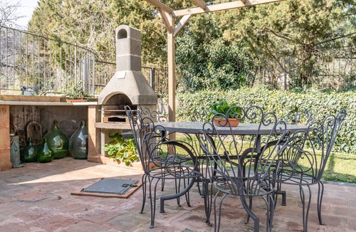 Fleri Villa | Exceptional Holiday Home with Wi-Fi, Air Conditioning and Parking