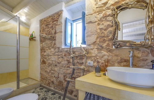 Cava dʼAliga House | Experience a wonderful vacation in Sicily in this vacation home with pool.