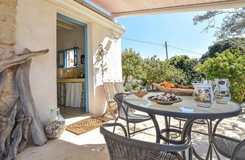 Cava dʼAliga House | Experience a wonderful vacation in Sicily in this vacation home with pool.