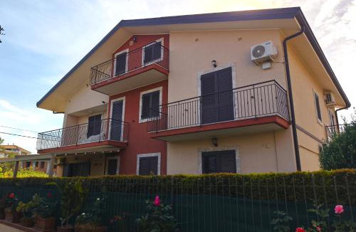 Fiumefreddo di Sicilia Apartment | Family House Turiddu