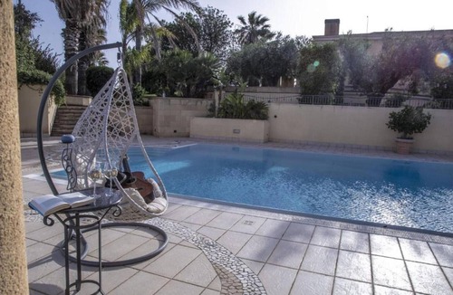 Marsala Apartment | Family Rooms with Sea View, Private Hot Tub, Wi-Fi and Air Conditioning