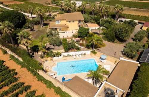 Marsala Apartment | Family Rooms with Sea View, Private Hot Tub, Wi-Fi and Air Conditioning