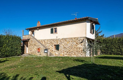 Arcidosso House | Farmhouse "Genziana" with Shared Pool, Shared Garden & Wi-Fi