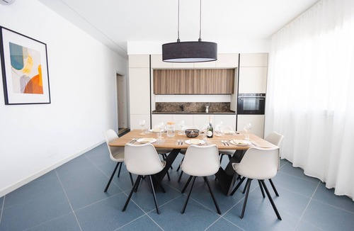 Ispica House | Favara Apartment Holiday Home with Private Pool, Wi-Fi & Air Conditioning